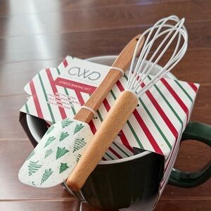 CWD Festive Green and White Baking Set